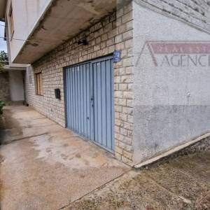 Imotski samostojeća kuća 3 etaže 372 m2 + velika okućnica