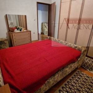 Imotski samostojeća kuća 3 etaže 372 m2 + velika okućnica