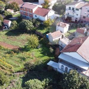 Imotski samostojeća kuća 3 etaže 372 m2 + velika okućnica