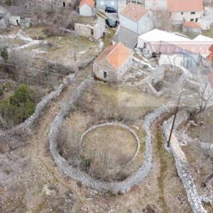 Imotski Slivno kamene kuće + okućnica - novo u ponudi