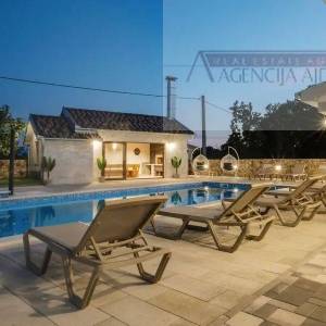 Imotski vila 321 m2 - top ponuda - ekskluziva - novo u ponudi