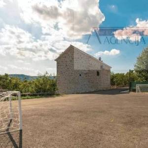 Imotski - vila sa bazenom 190 m2 - top ponuda