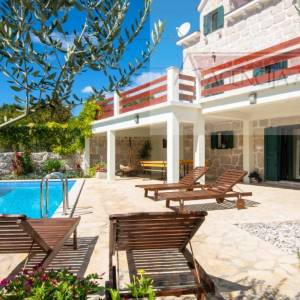 Imotski - vila sa bazenom 190 m2 - top ponuda