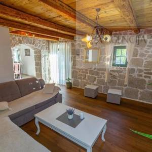 Imotski - vila sa bazenom 190 m2 - top ponuda