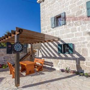 Imotski - vila sa bazenom 190 m2 - top ponuda