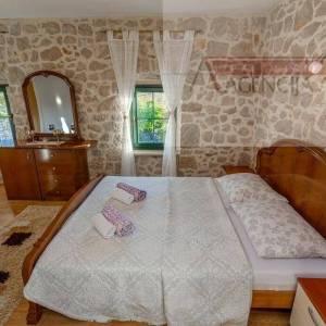 Imotski - vila sa bazenom 190 m2 - top ponuda