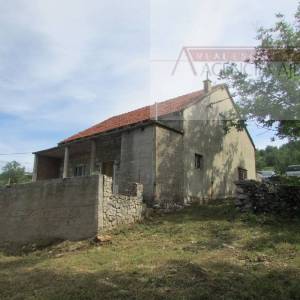 Imotski Vinjani Donji tri legalizirana objekta sa zemljištem
