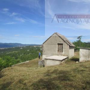 Imotski Vinjani Donji tri legalizirana objekta sa zemljištem