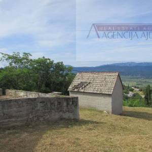 Imotski Vinjani Donji tri legalizirana objekta sa zemljištem