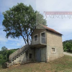 Imotski Vinjani Donji tri legalizirana objekta sa zemljištem