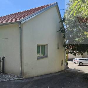 Imotski Vinjani Donji uređena kuća  186 m2 + pomoćni objekt 62 m2 novo