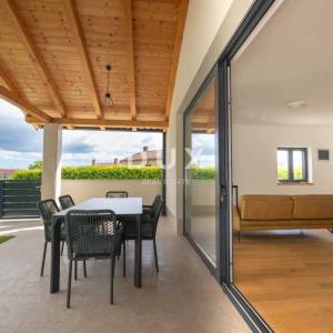 ISTRA, BALE - Šarmantna kuća na vrhunskoj lokaciji, novogradnja