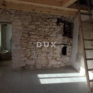 ISTRA, BRTONIGLA - Autentična istarska kamena kuća za obnovu po vlastitim željama