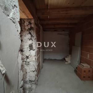 ISTRA, BRTONIGLA - Autentična istarska kamena kuća za obnovu po vlastitim željama