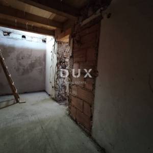 ISTRA, BRTONIGLA - Autentična istarska kamena kuća za obnovu po vlastitim željama