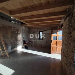 ISTRA, BRTONIGLA - Autentična istarska kamena kuća za obnovu po vlastitim željama