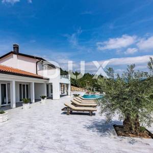  ISTRA, CEROVLJE Hipokratova hacijenda sa sportskim terenom! RIJETKOST!