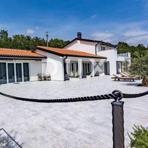  ISTRA, CEROVLJE Hipokratova hacijenda sa sportskim terenom! RIJETKOST!