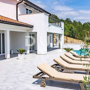  ISTRA, CEROVLJE Hipokratova hacijenda sa sportskim terenom! RIJETKOST!