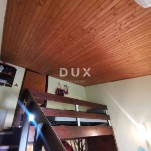 ISTRA, ČERVAR PORAT – Dvoetažni stan na zadnjem katu s pogledom na more!