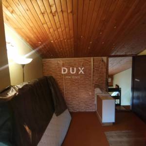 ISTRA, ČERVAR PORAT – Dvoetažni stan na zadnjem katu s pogledom na more!