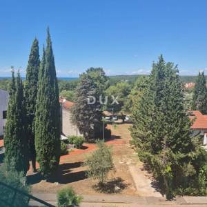 ISTRA, ČERVAR PORAT – Dvoetažni stan na zadnjem katu s pogledom na more!