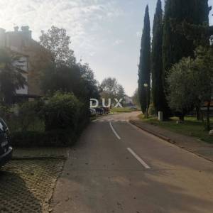 ISTRA, ČERVAR PORAT – Dvoetažni stan na zadnjem katu s pogledom na more!