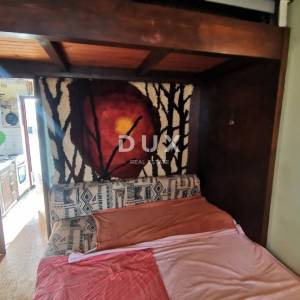 ISTRA, ČERVAR PORAT – Dvoetažni stan na zadnjem katu s pogledom na more!