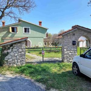 ISTRA, LABIN, samostojeća kuća s garažom i pomoćnim objektom