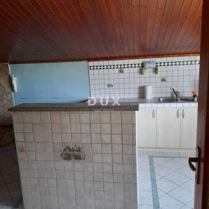 ISTRA, LABIN, samostojeća kuća s garažom i pomoćnim objektom