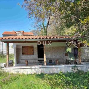 ISTRA, LABIN, samostojeća kuća s garažom i pomoćnim objektom