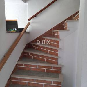 ISTRA, LABIN, samostojeća kuća s garažom i pomoćnim objektom