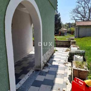 ISTRA, LABIN, samostojeća kuća s garažom i pomoćnim objektom