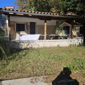 ISTRA, LABIN, samostojeća kuća s garažom i pomoćnim objektom