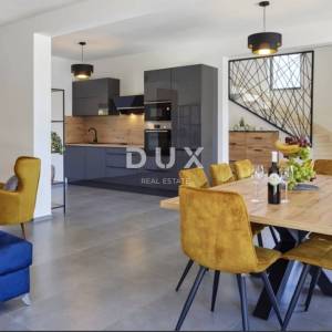 ISTRA, LOBORIKA- Kuća sa bazenom nedaleko Pule!