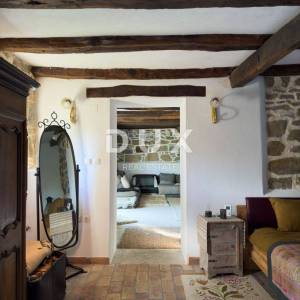 ISTRA, LUPOGLAV, OKOLICA – seosko imanje u Istri s 8 kuća na osami - zemljište od 22.000 m²