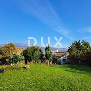ISTRA, LUPOGLAV, OKOLICA – seosko imanje u Istri s 8 kuća na osami - zemljište od 22.000 m²