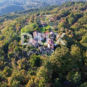 ISTRA, LUPOGLAV, OKOLICA – seosko imanje u Istri s 8 kuća na osami - zemljište od 22.000 m²
