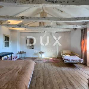 ISTRA, LUPOGLAV, OKOLICA – seosko imanje u Istri s 8 kuća na osami - zemljište od 22.000 m²