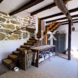 ISTRA, LUPOGLAV, OKOLICA – seosko imanje u Istri s 8 kuća na osami - zemljište od 22.000 m²