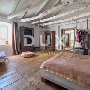 ISTRA, LUPOGLAV, OKOLICA – seosko imanje u Istri s 8 kuća na osami - zemljište od 22.000 m²