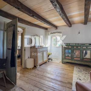 ISTRA, LUPOGLAV, OKOLICA – seosko imanje u Istri s 8 kuća na osami - zemljište od 22.000 m²