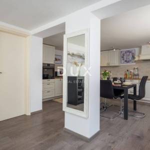  ISTRA, MEDULIN Samostojeća kuća s tri stambene jedinice i bazenom!