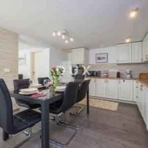  ISTRA, MEDULIN Samostojeća kuća s tri stambene jedinice i bazenom!