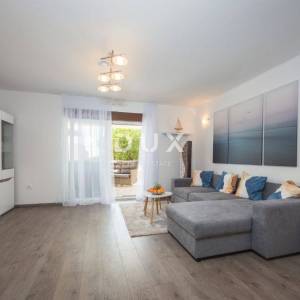  ISTRA, MEDULIN Samostojeća kuća s tri stambene jedinice i bazenom!