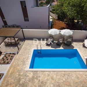  ISTRA, MEDULIN Samostojeća kuća s tri stambene jedinice i bazenom!