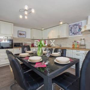  ISTRA, MEDULIN Samostojeća kuća s tri stambene jedinice i bazenom!