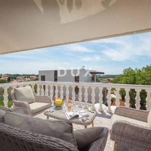  ISTRA, MEDULIN Samostojeća kuća s tri stambene jedinice i bazenom!