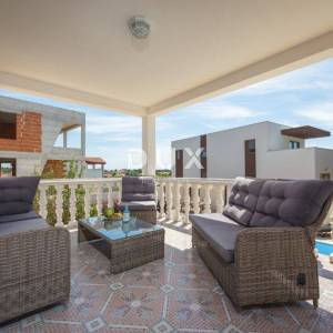  ISTRA, MEDULIN Samostojeća kuća s tri stambene jedinice i bazenom!