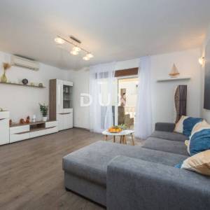  ISTRA, MEDULIN Samostojeća kuća s tri stambene jedinice i bazenom!